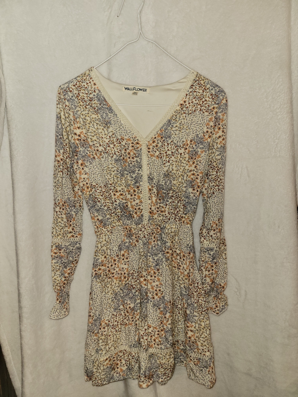 Wallflower Women’s XS Ivory Floral V-Neck Long Sleeve Smocked Short Dress